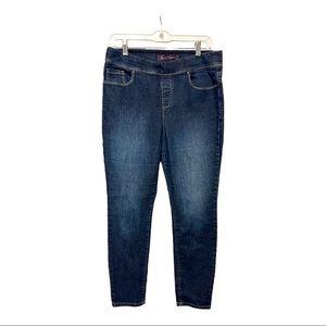 Gloria Vanderbilt pull on jeans